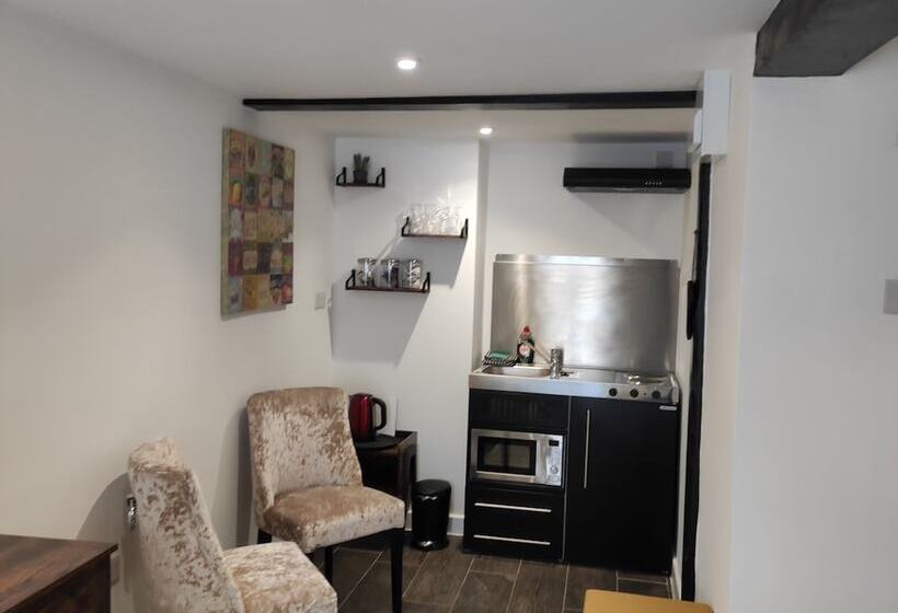 הוסטל Blackbird House, Apartments And Studios