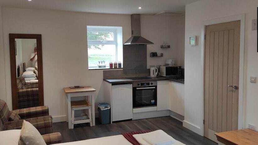 הוסטל Blackbird House, Apartments And Studios