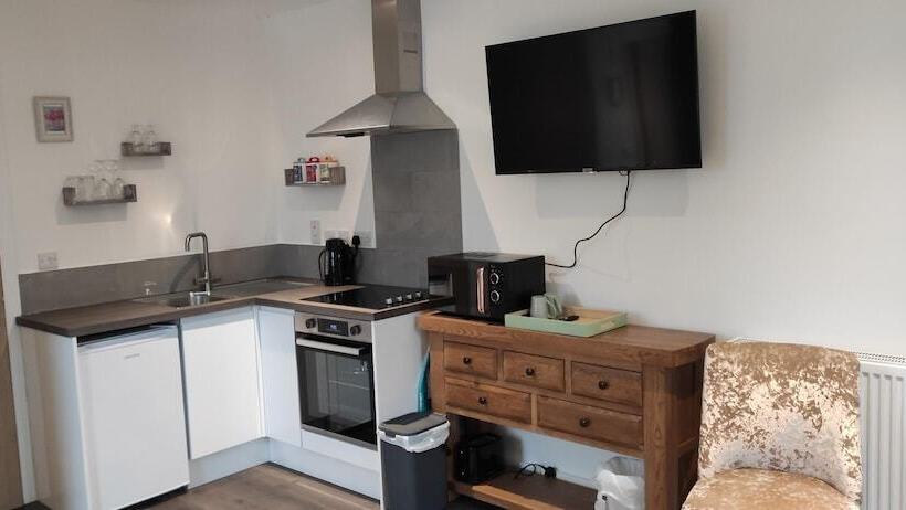 הוסטל Blackbird House, Apartments And Studios