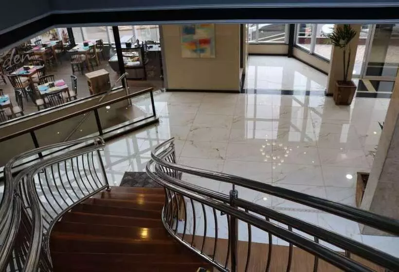 Hotelli Riellis Center