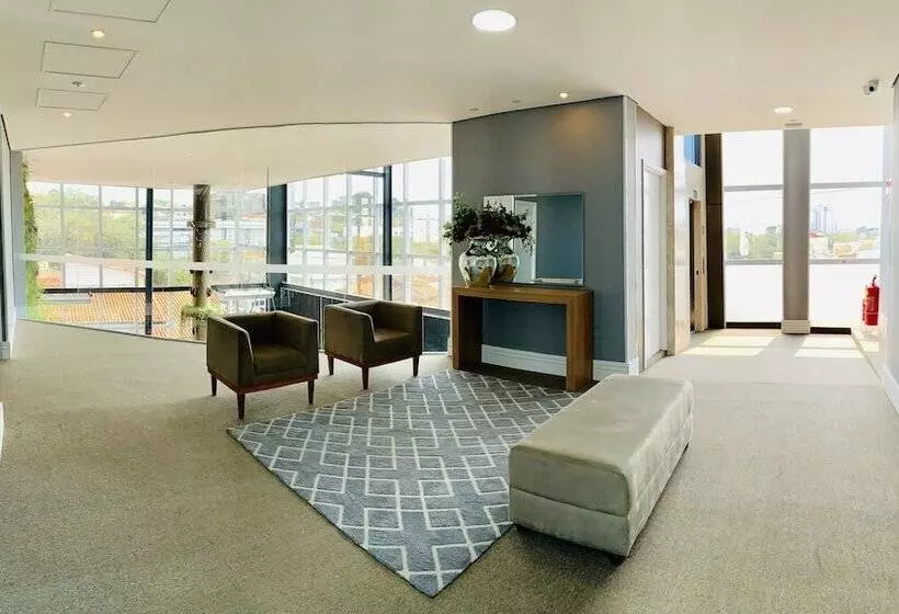 Hotelli Riellis Center