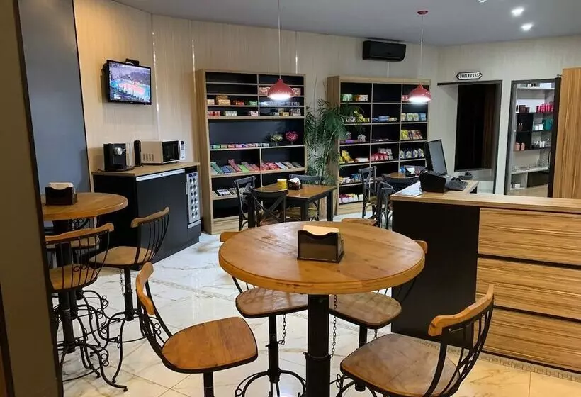 Hotelli Riellis Center