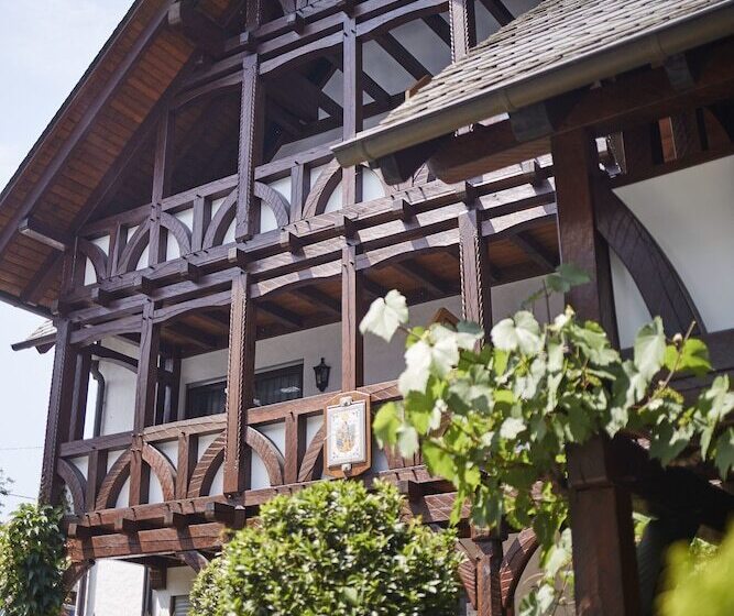 הוסטל Weinhaus Lenz