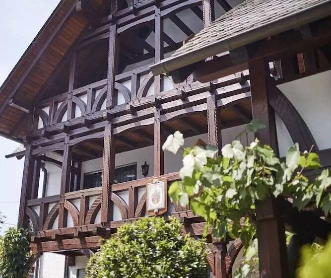 Retkeilymaja Weinhaus Lenz