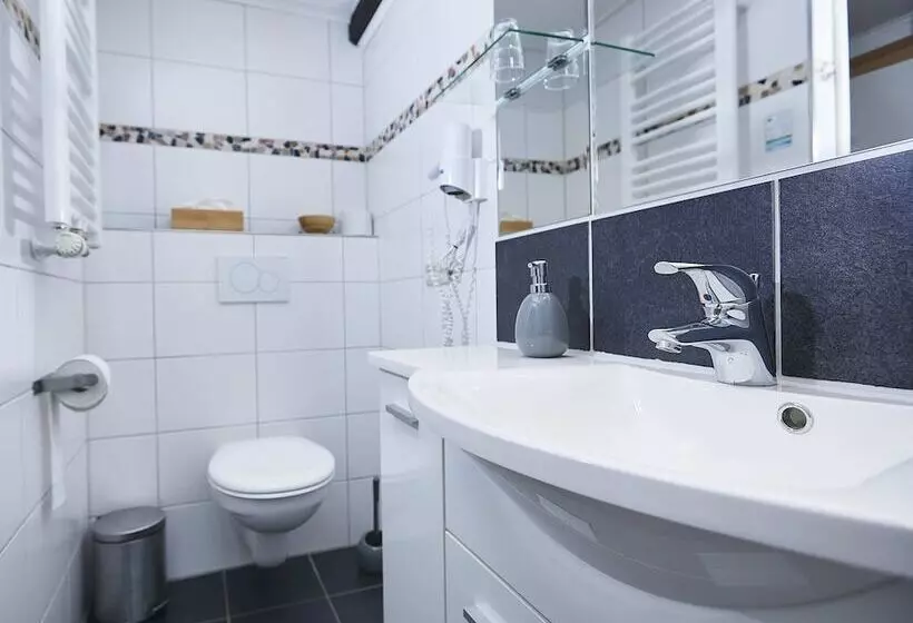 Retkeilymaja Weinhaus Lenz