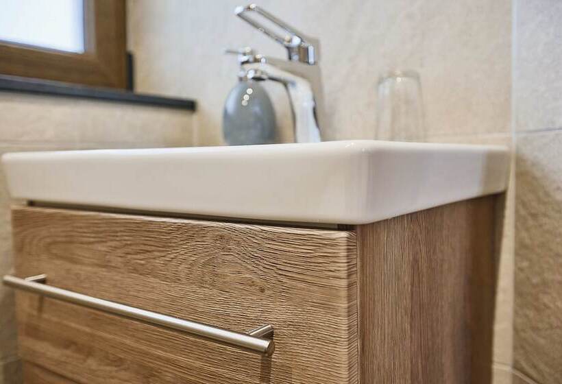 הוסטל Weinhaus Lenz