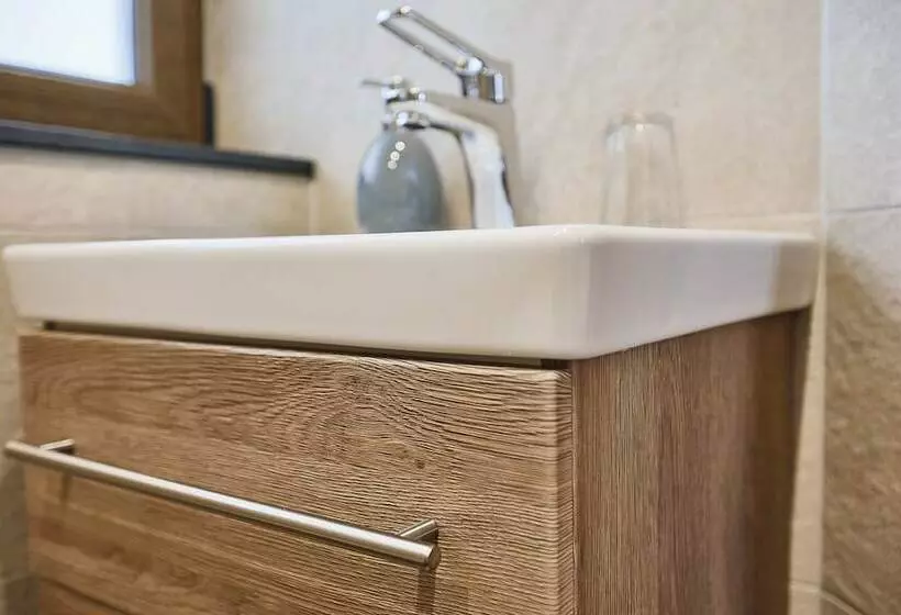 Retkeilymaja Weinhaus Lenz