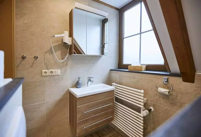 Retkeilymaja Weinhaus Lenz