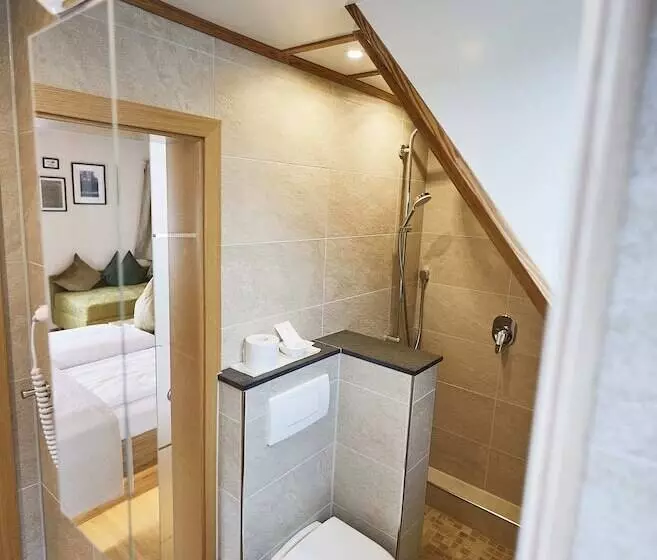 Retkeilymaja Weinhaus Lenz