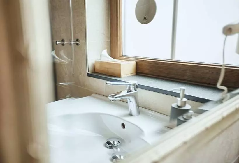 Retkeilymaja Weinhaus Lenz