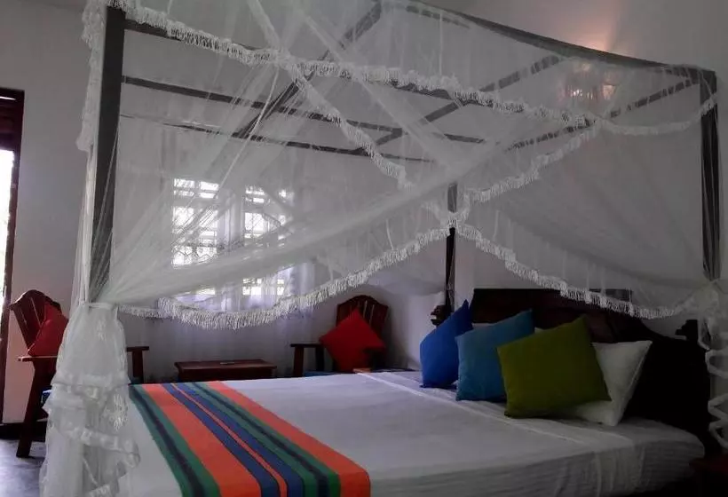 پانسیون Coconut Grove Midigama