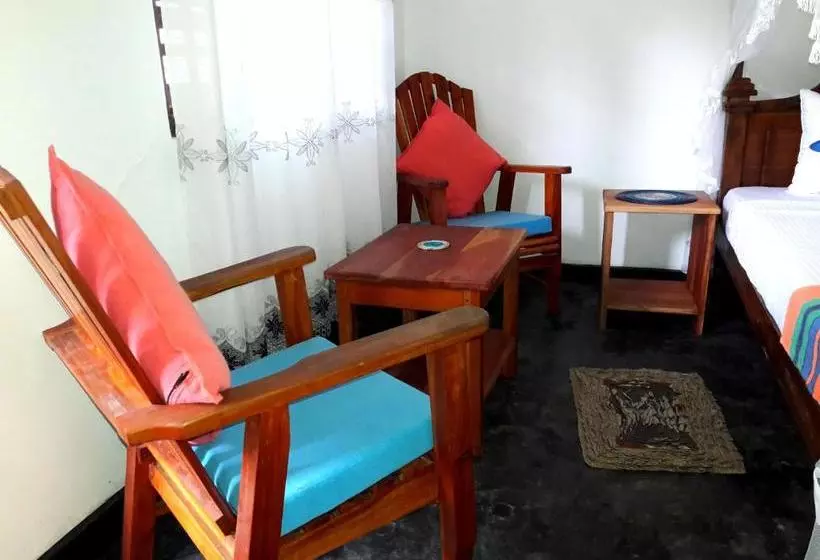 پانسیون Coconut Grove Midigama