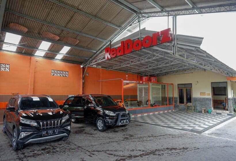 بنسيون Reddoorz @ Jalan Parangtritis