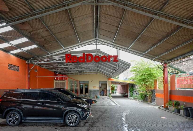 بنسيون Reddoorz @ Jalan Parangtritis