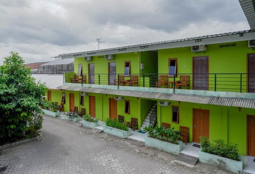 بنسيون Reddoorz @ Jalan Parangtritis