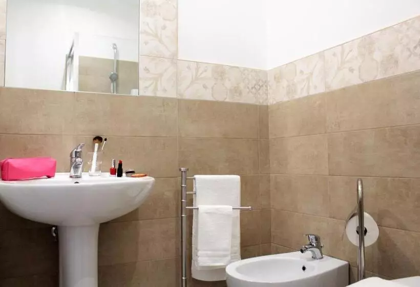 تختخواب و صبحانه A Casa Ventotto