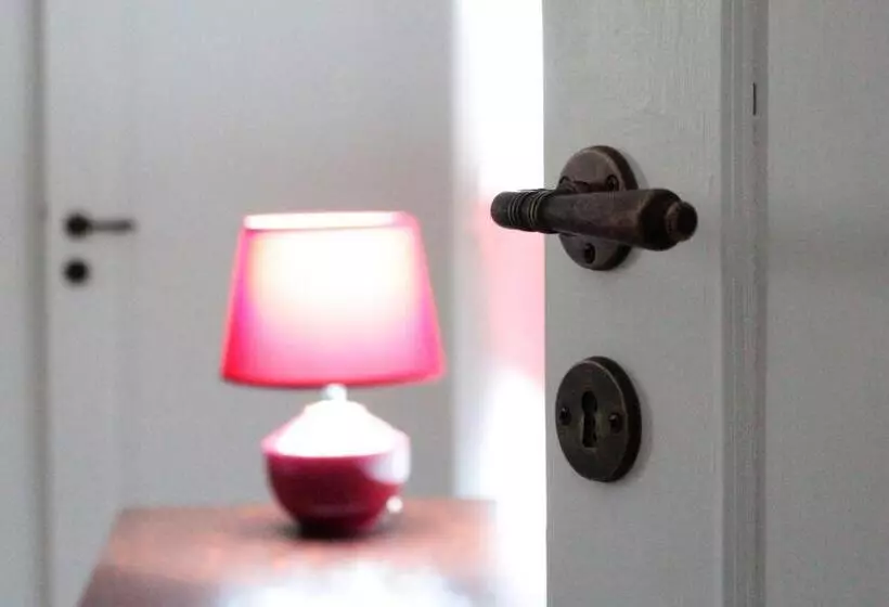 تختخواب و صبحانه A Casa Ventotto