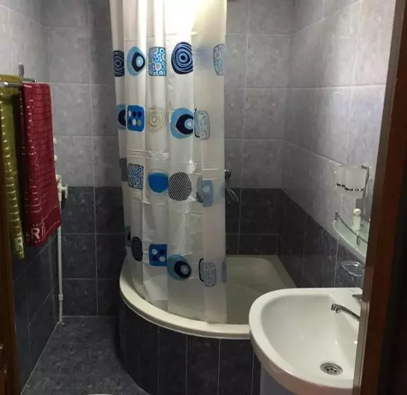 Aamiaismajoitus (B&B) Shahram Plus
