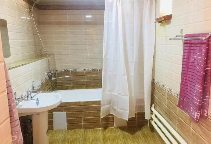 Aamiaismajoitus (B&B) Shahram Plus