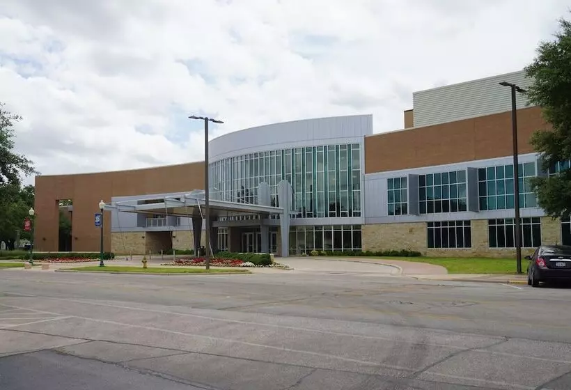 Hotelli La Quinta By Wyndham Waco Baylor Downtown