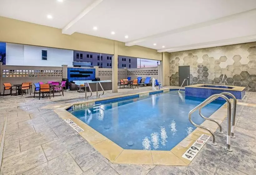 Hotelli La Quinta By Wyndham Waco Baylor Downtown