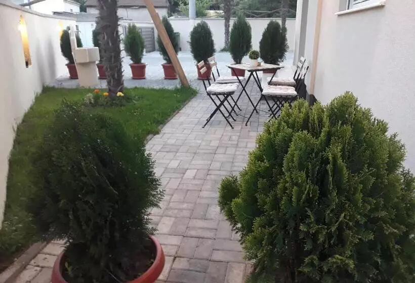 پانسیون Vila & Apartments Matea