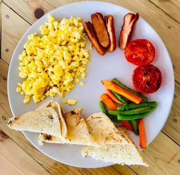 ベッドアンドブレックファースト Laligurasvilla Beachside Escape   100m To Beach