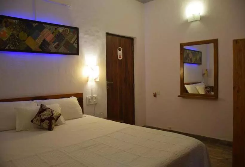 ベッドアンドブレックファースト Laligurasvilla Beachside Escape   100m To Beach