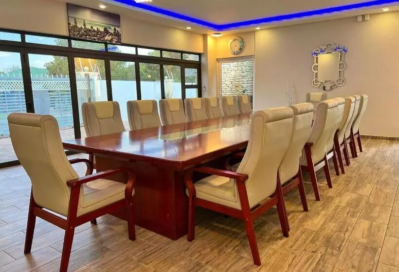 Aamiaismajoitus (B&B) Aerodrome Lodge And Conference Centre