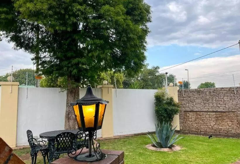 Aamiaismajoitus (B&B) Aerodrome Lodge And Conference Centre