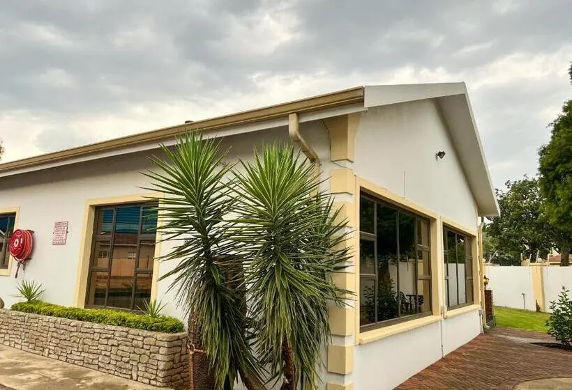ベッドアンドブレックファースト Aerodrome Lodge And Conference Centre
