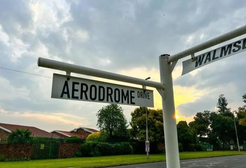 ベッドアンドブレックファースト Aerodrome Lodge And Conference Centre