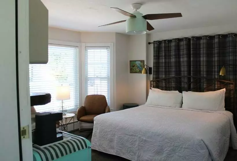 ホテル Cedar Court Inn