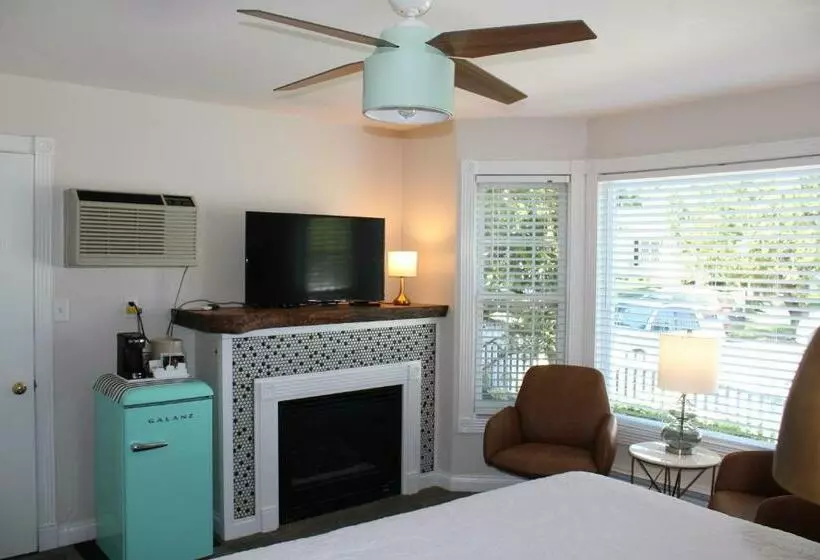 ホテル Cedar Court Inn