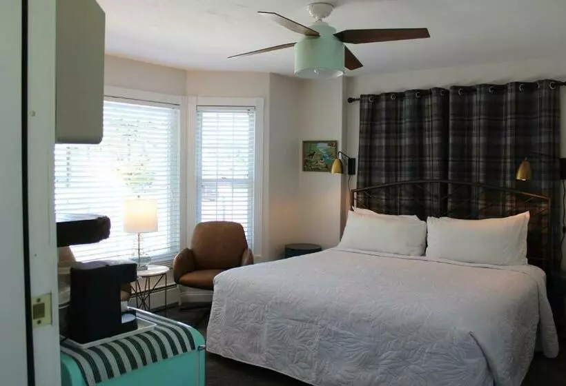 ホテル Cedar Court Inn