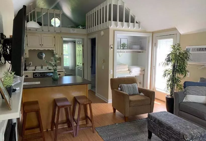 ホテル Cedar Court Inn