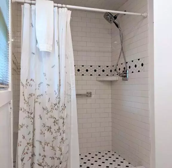 ホテル Cedar Court Inn