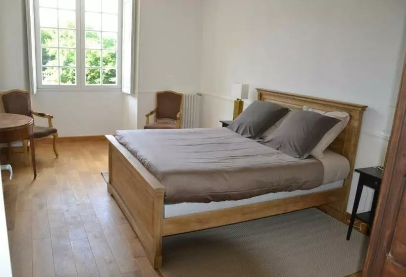 Aamiaismajoitus (B&B) Château De Saint Ouen Les Vignes