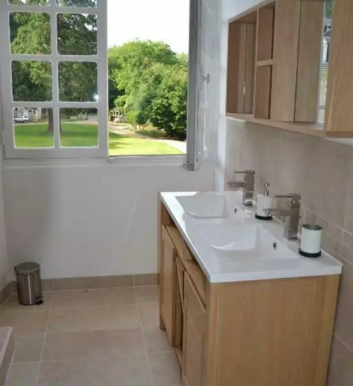 Aamiaismajoitus (B&B) Château De Saint Ouen Les Vignes