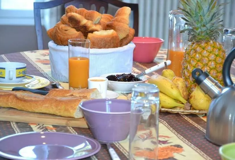 Aamiaismajoitus (B&B) Château De Saint Ouen Les Vignes