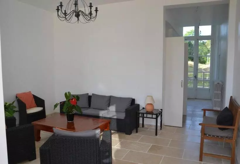 Aamiaismajoitus (B&B) Château De Saint Ouen Les Vignes