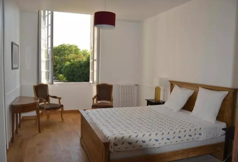 Aamiaismajoitus (B&B) Château De Saint Ouen Les Vignes