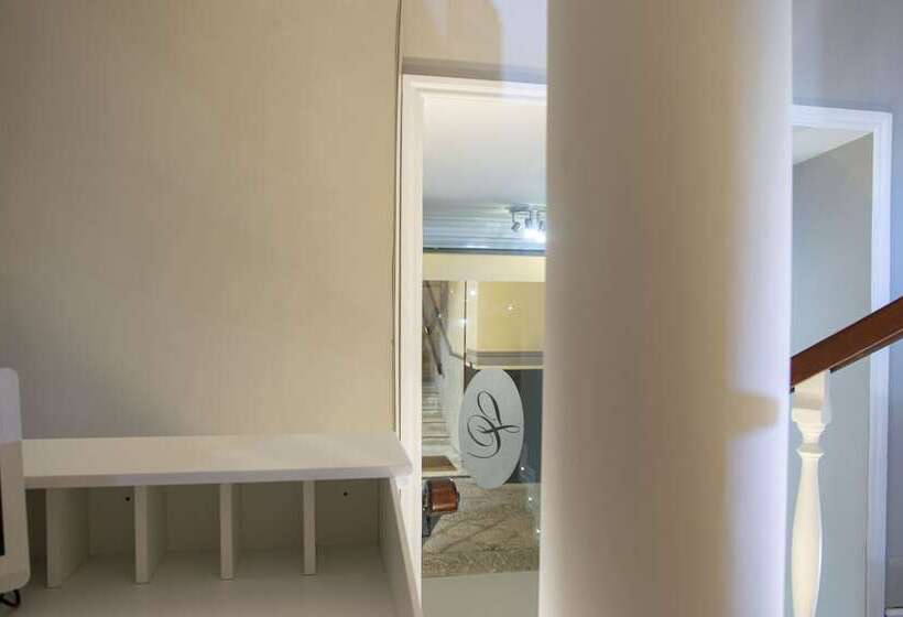 تختخواب و صبحانه Leone Camere D'autore