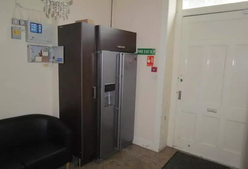 پانسیون Esk Guest House