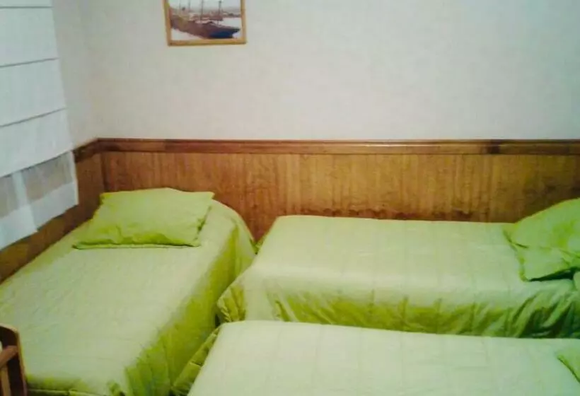 پانسیون Hostal Chalet Las Violetas