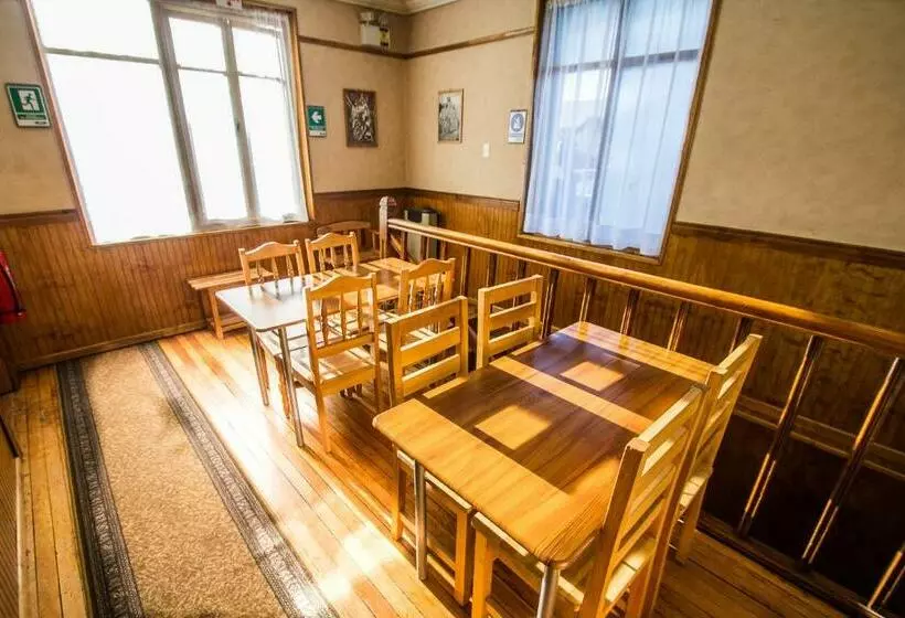 پانسیون Hostal Chalet Las Violetas