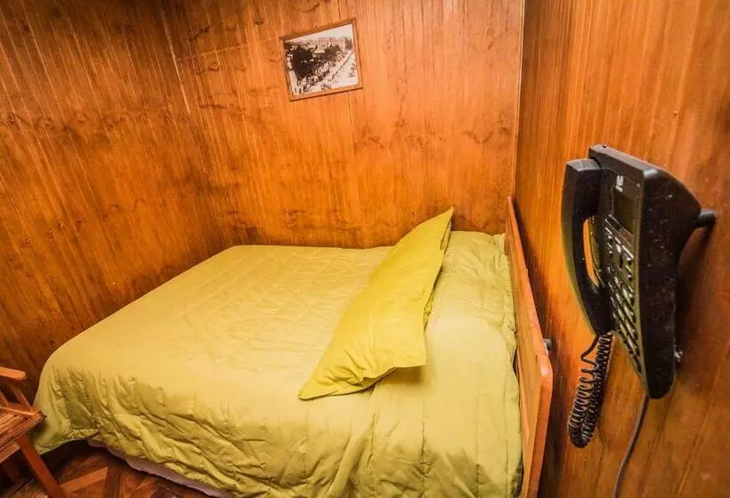 پانسیون Hostal Chalet Las Violetas
