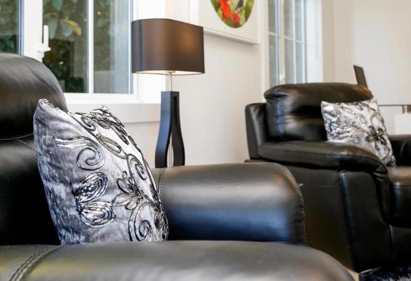 ベッドアンドブレックファースト The Retreat Luxury Garden Villa