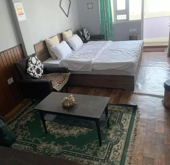 Hideout Backpackers Hostel