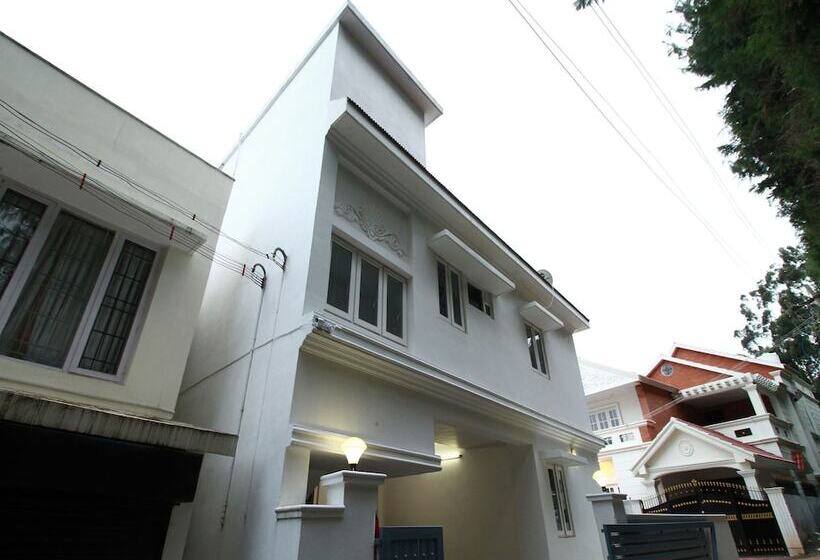 酒店 Lalana Residency